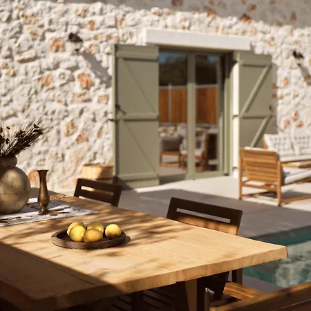 Willa Conte Maris V Tragaki